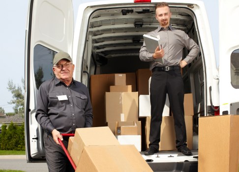 Load-based and cubic-yard quote options for a local van move